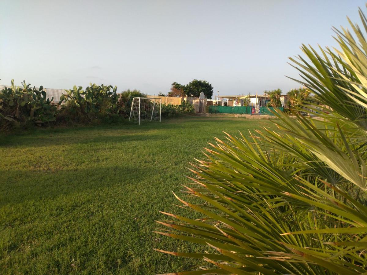 Villa Teti - Sicilia 坎波菲利斯·迪·罗切 外观 照片