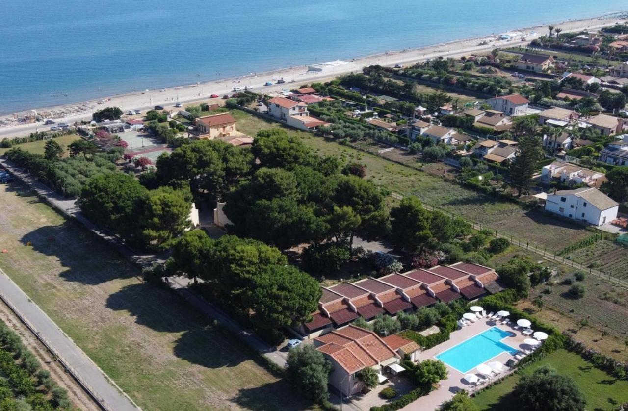 Villa Teti - Sicilia 坎波菲利斯·迪·罗切 外观 照片