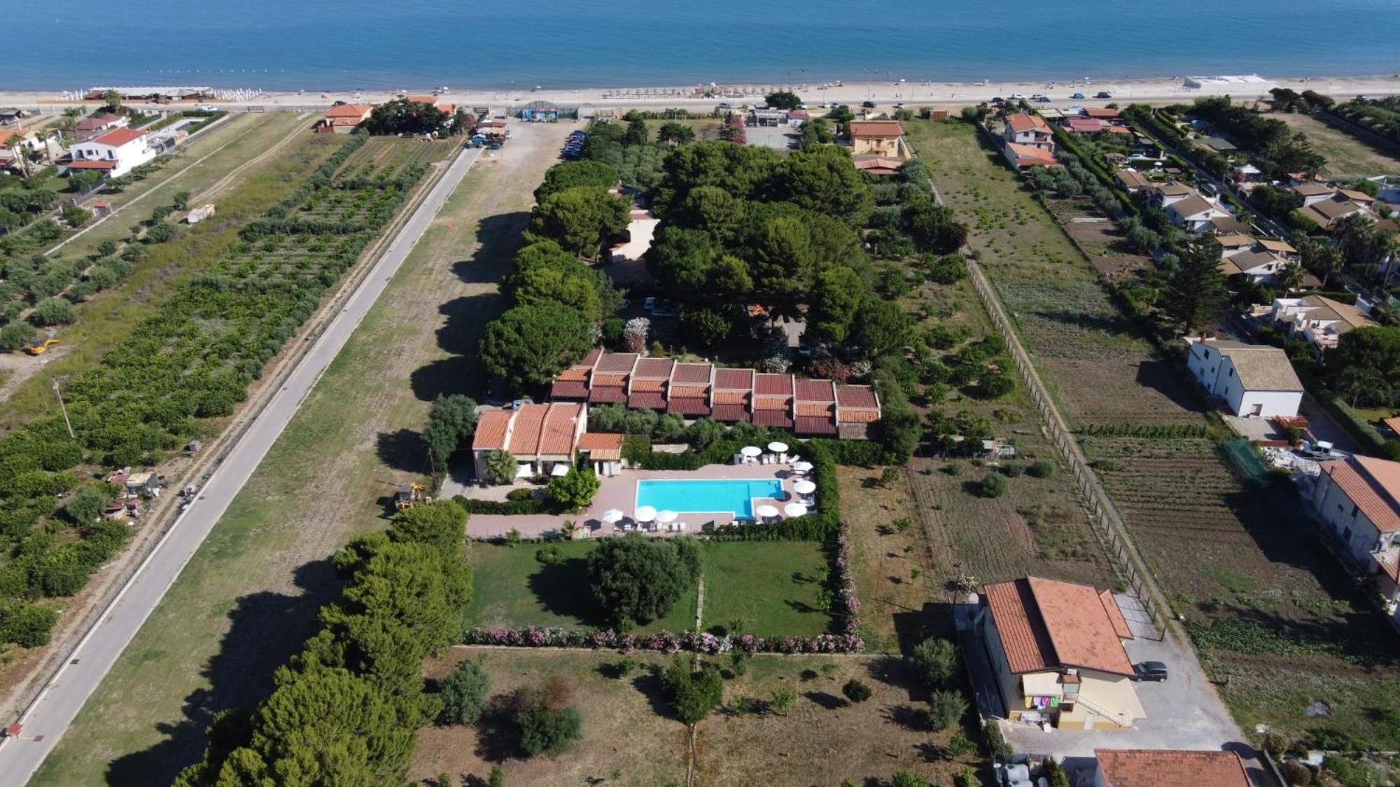 Villa Teti - Sicilia 坎波菲利斯·迪·罗切 外观 照片