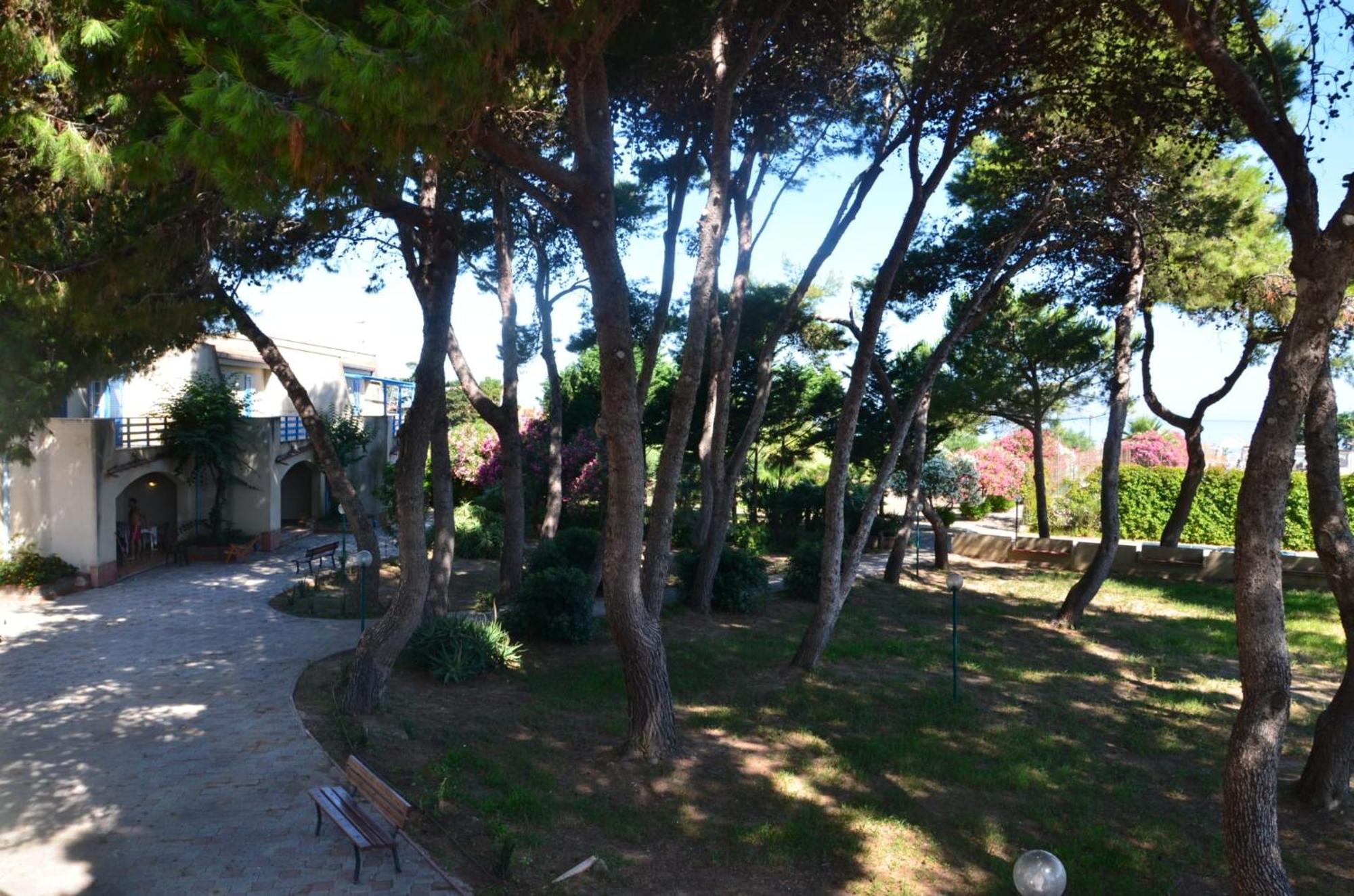 Villa Teti - Sicilia 坎波菲利斯·迪·罗切 外观 照片